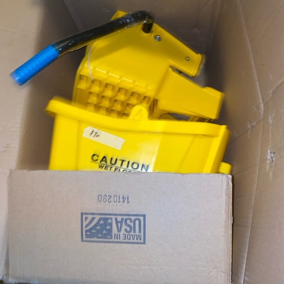 Mop Bucket - Picture 3 of 4